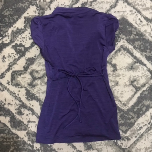 Ruffle DEEP V top with cap sleeves Silky feel PLUM - Picture 3 of 4